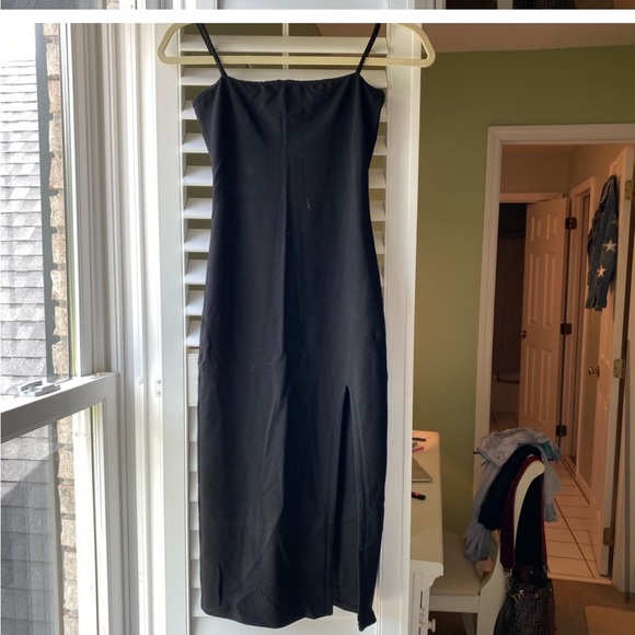 🖤 LOVERS + FRIENDS SKYLAR MIDI DRESS - Picture 2 of 7